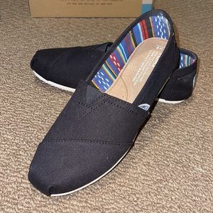 BRAND NEW ‼️ BLACK CANVAS TOMS